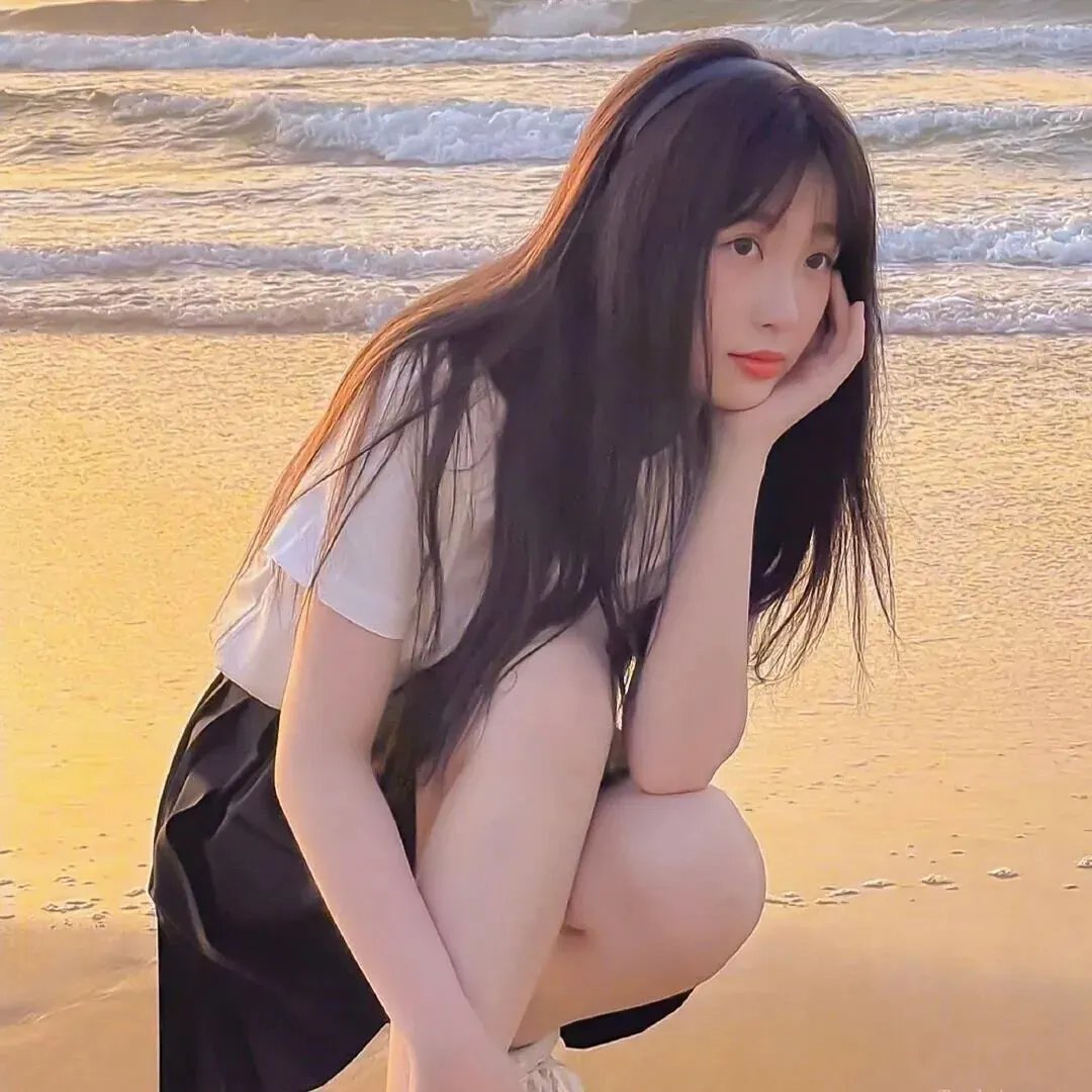 圆月映花都